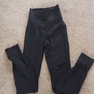 Black Lululemon Leggings with mesh sides!!!✨✨